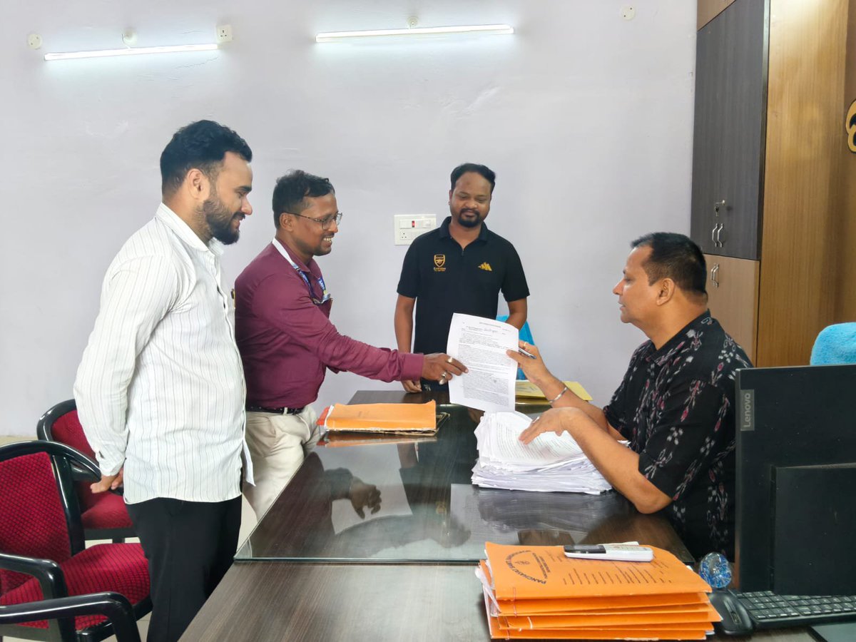 AOEOA_ODISHA's tweet photo. The Joint Coordination Committee (JCC) representing all core Block Extension Officers—GPDO, BSSO, WEO, & IoS/MI of #Bhapur Block, #Nayagarh of Odisha submitted a Joint Memorandum to the Govt through the BDO.
📷 Key Demands:
📷 Entry Pay Revision to #Level_10 (Grade Pay ₹4600) 📷 Health Cover (GJAY) & Field Protection Protocols 📷#OdishaBlockOfficers #PayParityLevel10 #JCCDemands
@MohanMOdisha
@SecyChief
@CMO_Odisha
@SSEPD2
@stscdev
@Food_Odisha
@PRDeptOdisha
@_anugarg
@otvkhabar
@kanak_news
@GovernorOdisha
@sambad_odisha
@samajalive
@DharitriLive1
@NandighoshaTV
@Naveen_Odisha