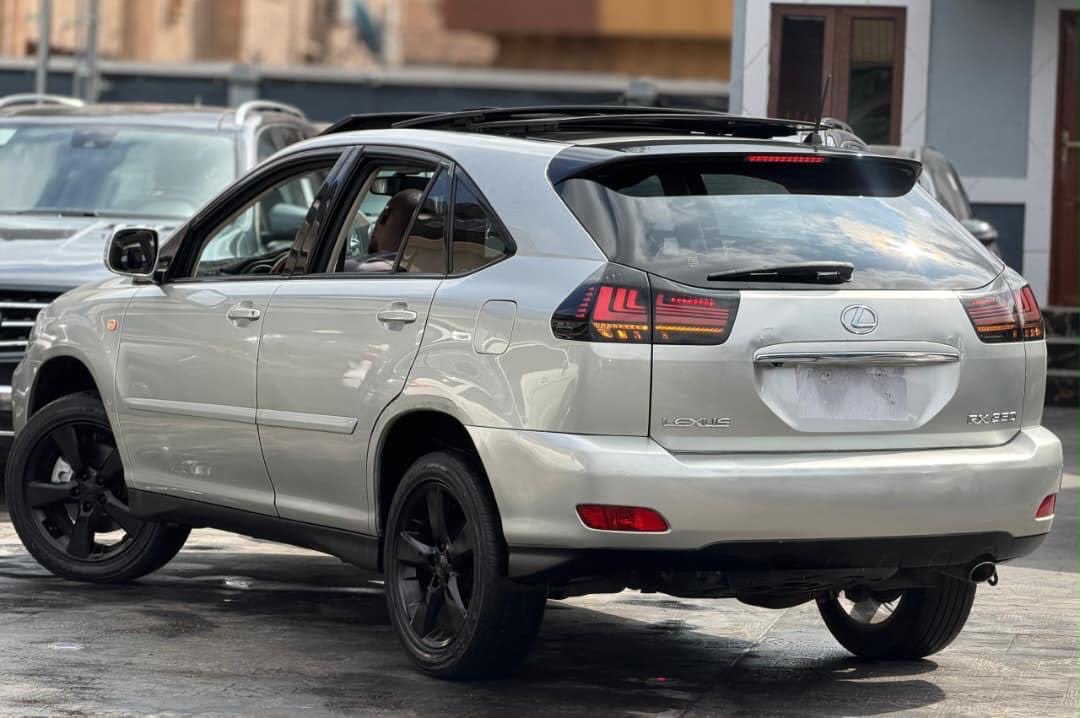 primeAutoDeals's tweet photo. FRESH IN  FOREIGN USED 🇺🇸 2009 LEXUS RX350 FULL OPTION  YEAR 2009 PANO ROOF  FOLDING MIRRORS  2020 RARE LIGHTS  LED HEADLIGHTS   PRICE 13.5M NAIRA ONLY# LOCATION l  LAGOS 🌎 https://t.co/Fpa30DaNd8