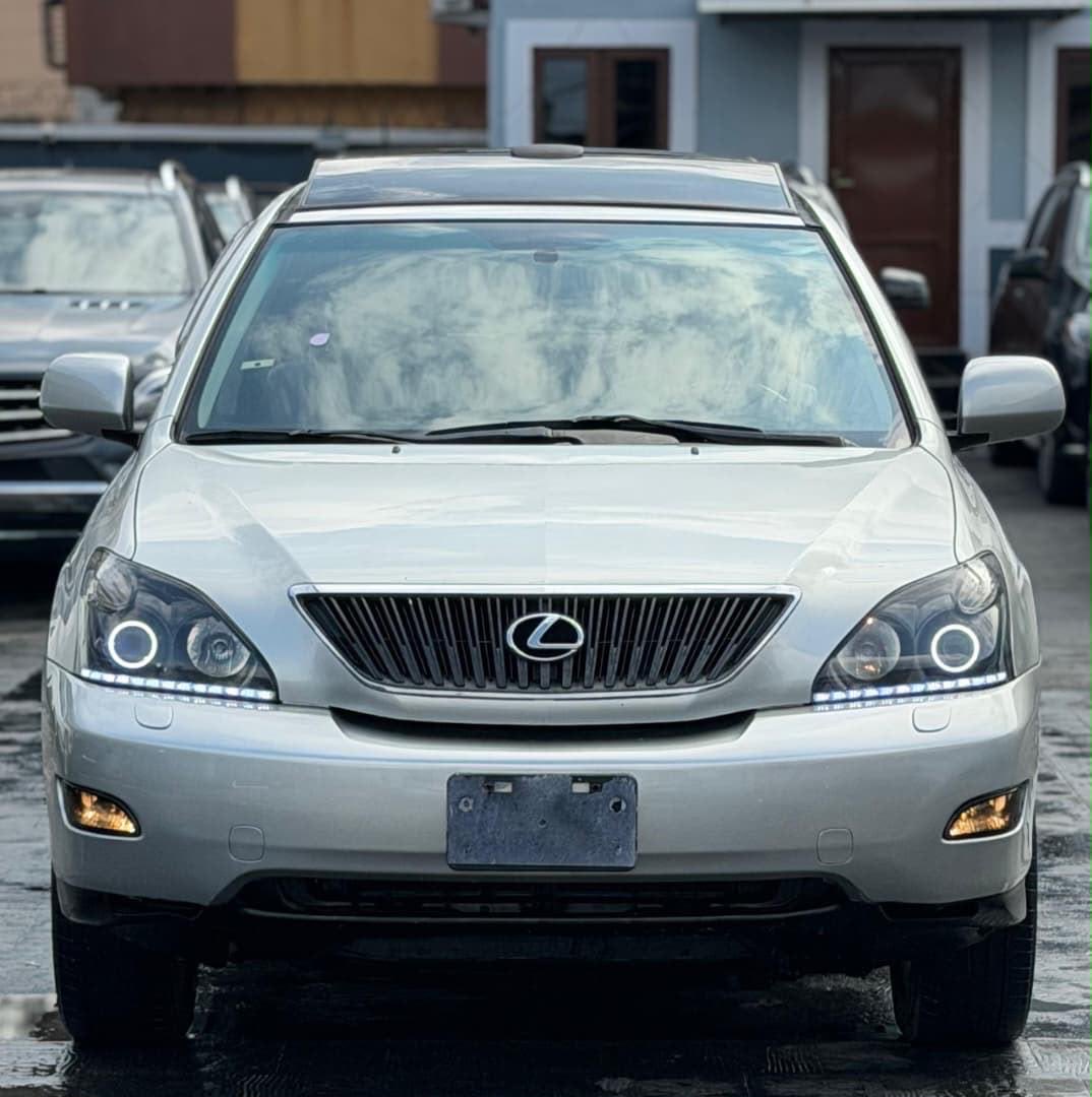 primeAutoDeals's tweet photo. FRESH IN  FOREIGN USED 🇺🇸 2009 LEXUS RX350 FULL OPTION  YEAR 2009 PANO ROOF  FOLDING MIRRORS  2020 RARE LIGHTS  LED HEADLIGHTS   PRICE 13.5M NAIRA ONLY# LOCATION l  LAGOS 🌎 https://t.co/Fpa30DaNd8