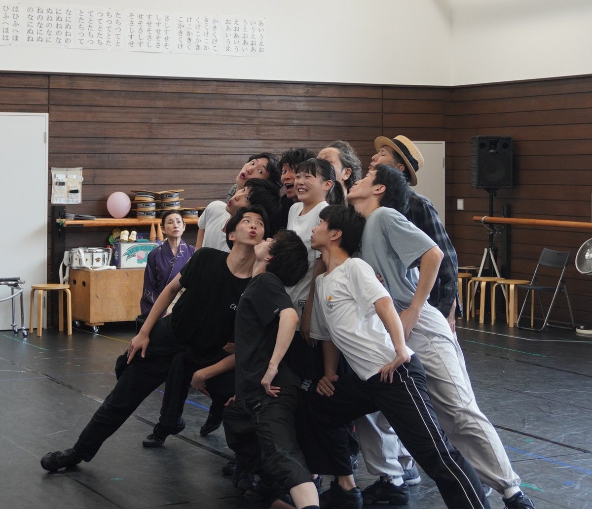 asariproduce's tweet photo. ミュージカル『#夢から醒めた夢』カンパニーは本日、稽古場でのお稽古最終日でした💪全員で一丸となって作り上げてきた物語は、夢の世界を彩るセットや照明が待つ劇場へ――。開幕まであと1週間！🎡🚀
#浅利演出事務所 https://t.co/4kaTgJoUfB