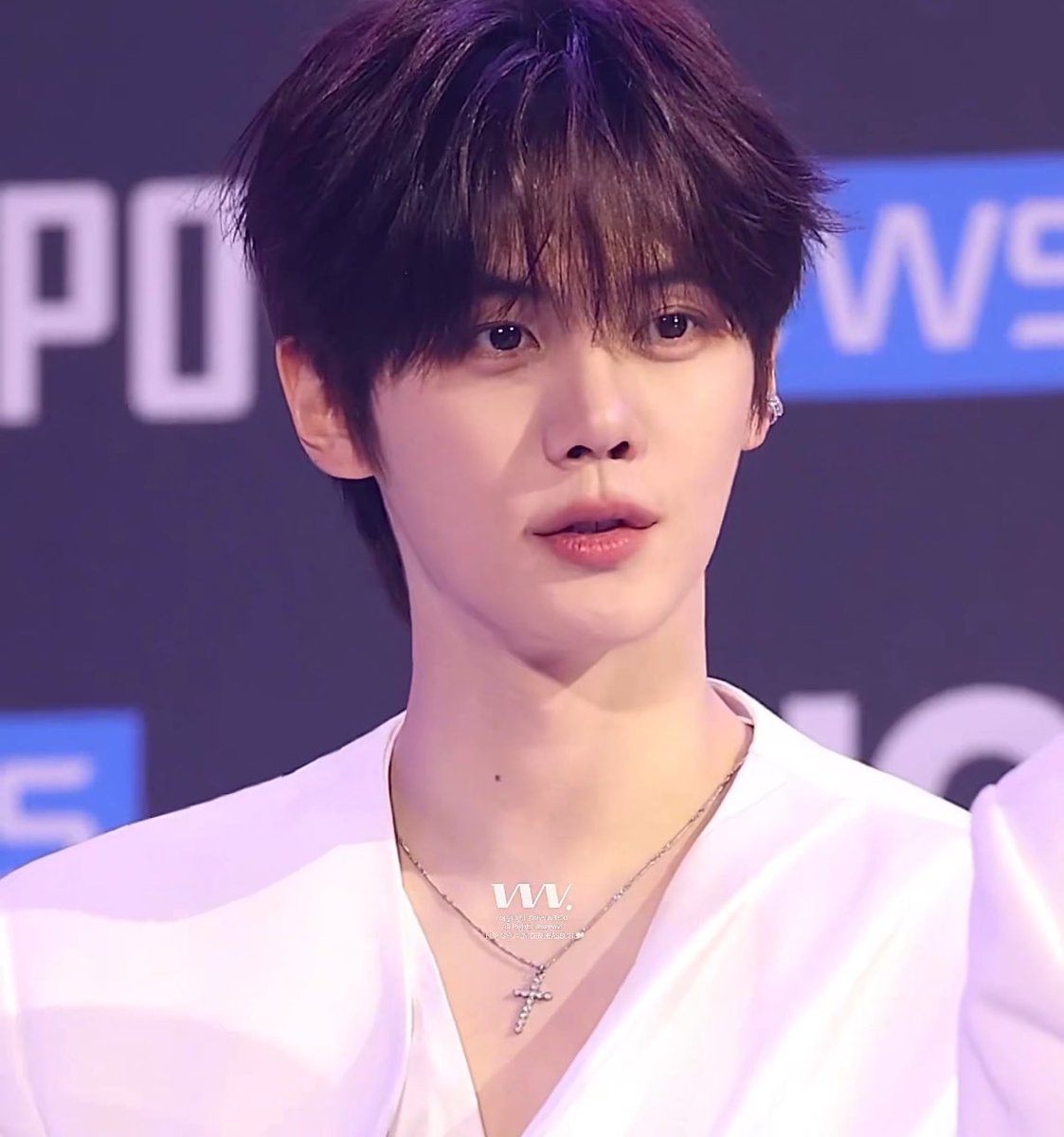 rwickitty's tweet photo. hmm the necklaces WHATEVERR i don't even care https://t.co/owthfAHaS0