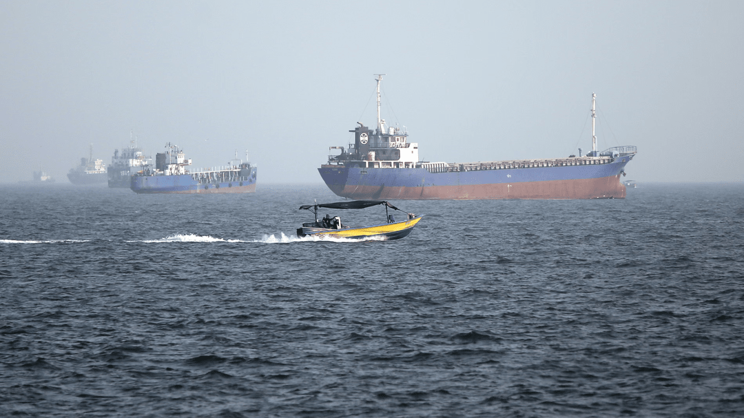EnglishFars's tweet photo. IRGC Warns Tanker Crews Near Kuwait, Bahrain Ports to Leave Vessels
https://t.co/Np3tEVxYSp https://t.co/Cwe5YVg1po