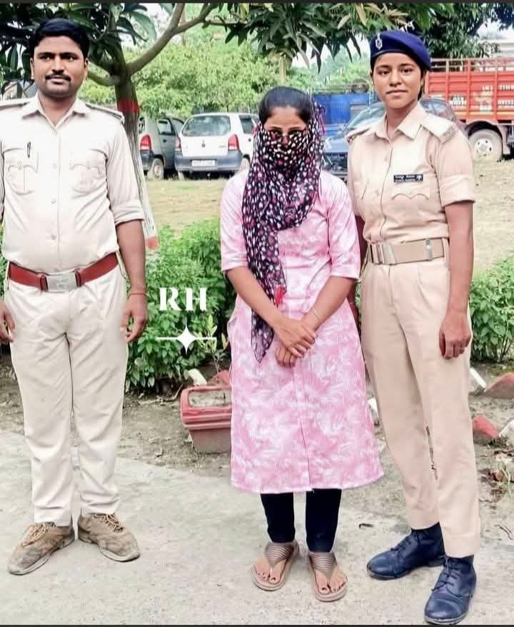 Kunalkumarjha10's tweet photo. सहरसा मे एक युवती स्कूटी पर 25 लीटर देशी शराब ले जाती हुई गिरफ्तार हुई लेकिन कोई मीडिया या रील वाला सब नहीं लिख रहा लंबा लंबा क्योंकि ये कोई नेहा झा नहीं गुंजा साह है!! क्या यही सच है??? अब ख़बरे भी जाति देखकर वायरल हो रही है क्या?? https://t.co/ih4EGMsXi7