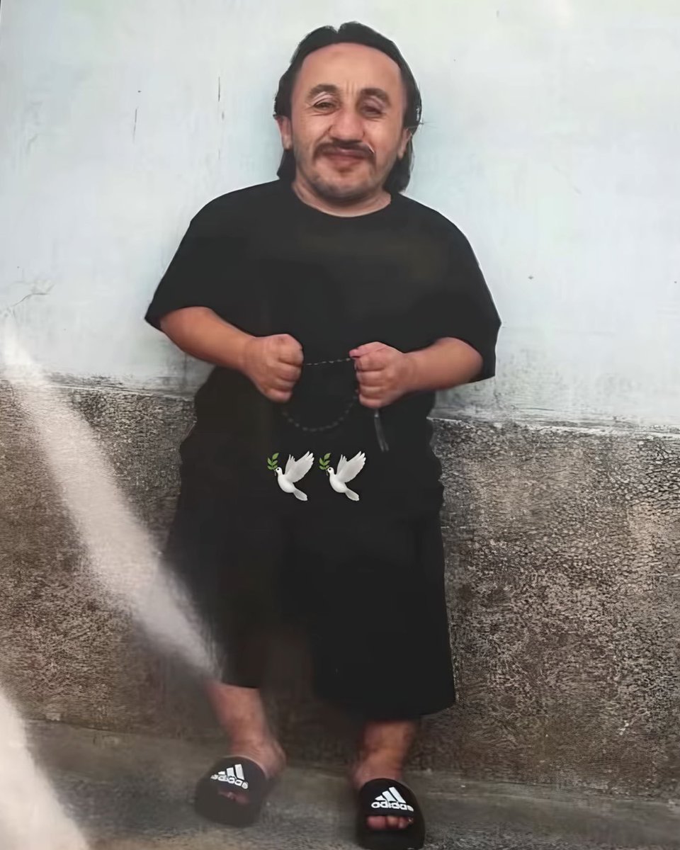 gagahaberyeni's tweet photo. Yasa dışı bahis soruşturması kapsamında tutuklanan “Rıdvan Abi” adlı fenomenin cezaevinden gönderdiği fotoğrafı, bir yakını paylaştı: https://t.co/3Cmtn1o9bT
