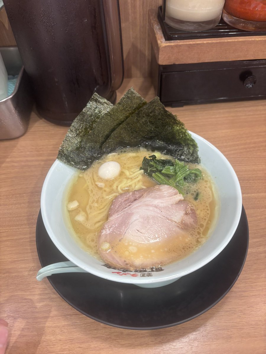ra_men_saruwaka's tweet photo. 初の町田商店❗️

豚骨を炊いてる身からするとこれはお湯です！

完まく、ご馳走様です！ https://t.co/TRyUfNfQvV