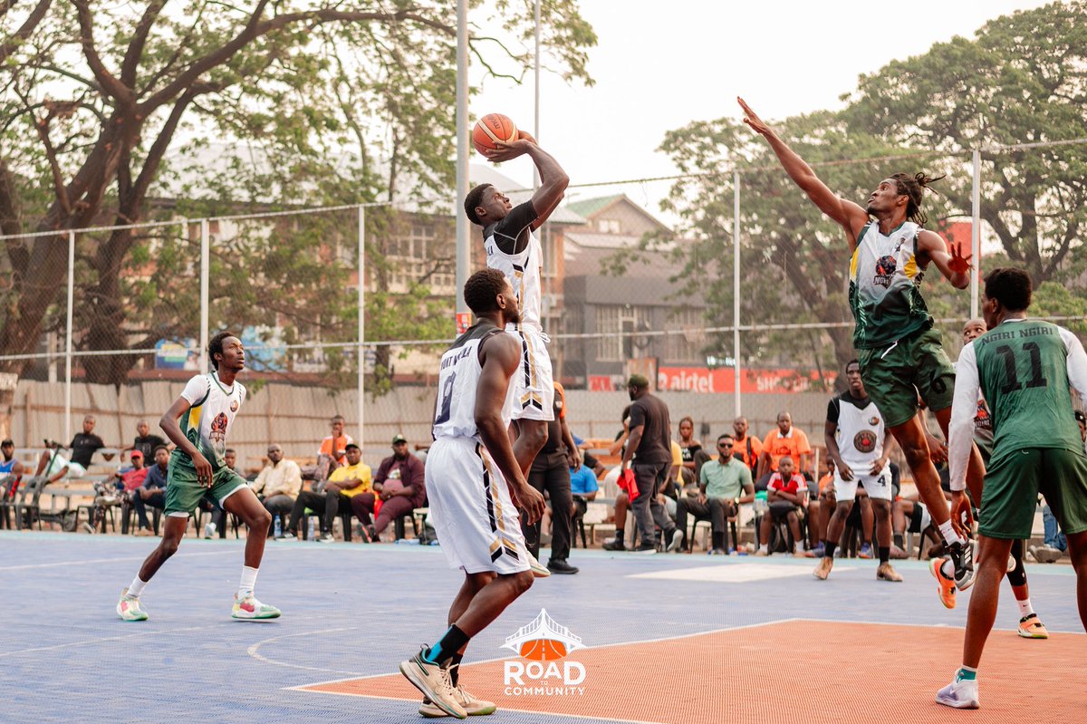 RoadToComm's tweet photo. Hier, la 7ᵉ Rue a vibré pour le lancement de KinStreet, une compétition qui réunit les basketteurs des 24 communes de Kinshasa.

Une véritable plateforme de détection et de valorisation des talents du basketball kinois. https://t.co/c2EAtA8tGI