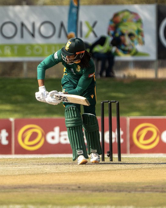 South Africa reach 100/1 after 20 overs as De Zorzi & Hermann step up the intent.