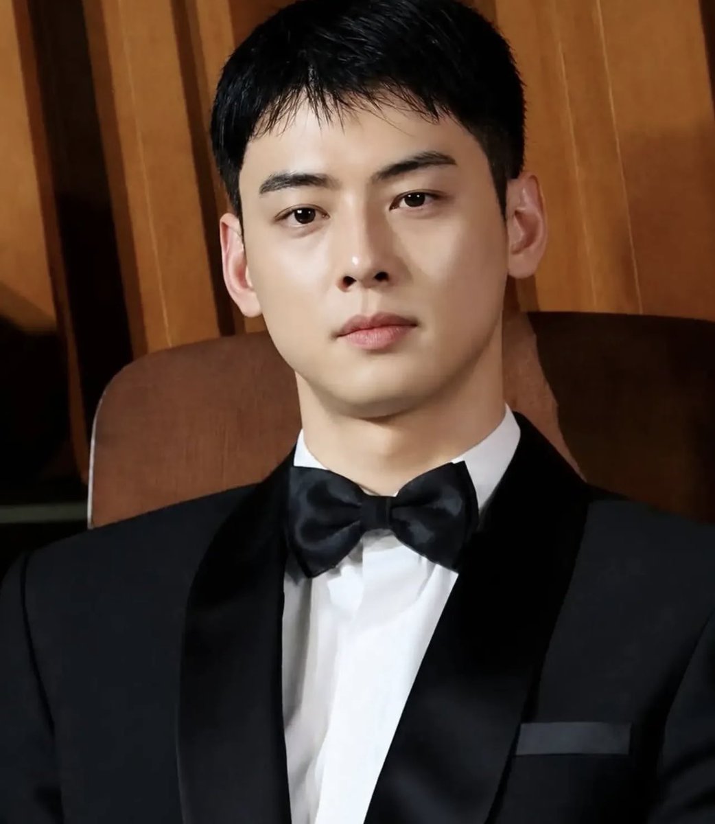 ute99501's tweet photo. Honestly, seeing so many negative reactions to the recent casting news made me think.

We all have our own preferences. There may be actors or actresses we’d love to see Eunwoo work with, and others we personally wouldn’t choose. We don’t all have to feel the same way about a potential project or a potential casting, and that’s perfectly okay.

Not too long ago, many of us were simply happy to hear that Eunwoo had received an offer for a new drama.

And as of now, nothing has been decided or confirmed yet. We don’t even know whether Eunwoo will accept the role, let alone what the final casting will look like.

At the end of the day, this is his career and his decision to make — not ours. We can have our opinions and preferences, but we don’t get to make that choice for him.

I trust Eunwoo to make his own decisions. He is a grown man, intelligent and thoughtful. He doesn’t make important decisions lightly. He knows himself, his goals and what he wants for his career better than any of us can. We only see a small part of the picture from the outside.

Supporting someone doesn’t mean we have to love every possible project or every possible casting choice. But I do think we should respect whatever decision Eunwoo ultimately makes.

There is already enough negativity directed at him from outside his fandom. I really wish we wouldn’t add even more from within and turn his own fandom into another battlefield again.

And speaking only for myself: whatever Eunwoo decides, I will respect his choice and support him. I trust him, I respect him, and I will stand by him whatever he chooses.

Whatever lies ahead, let’s simply give him the freedom to choose his own path with our trust, our respect and our unconditional support. 🤍

#CHAEUNWOO #차은우