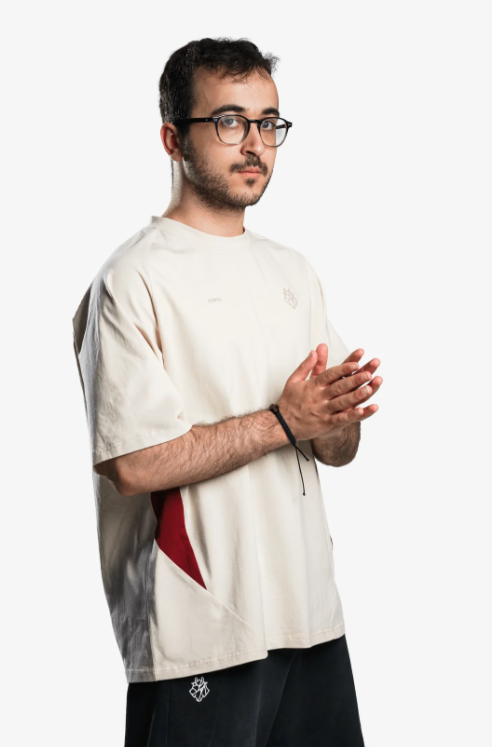 GabrielDvt_'s tweet photo. @G2AiwZz Le t-shirt je le trouve vraiment lourd aussi, simple mais propre https://t.co/A264VUO4mL