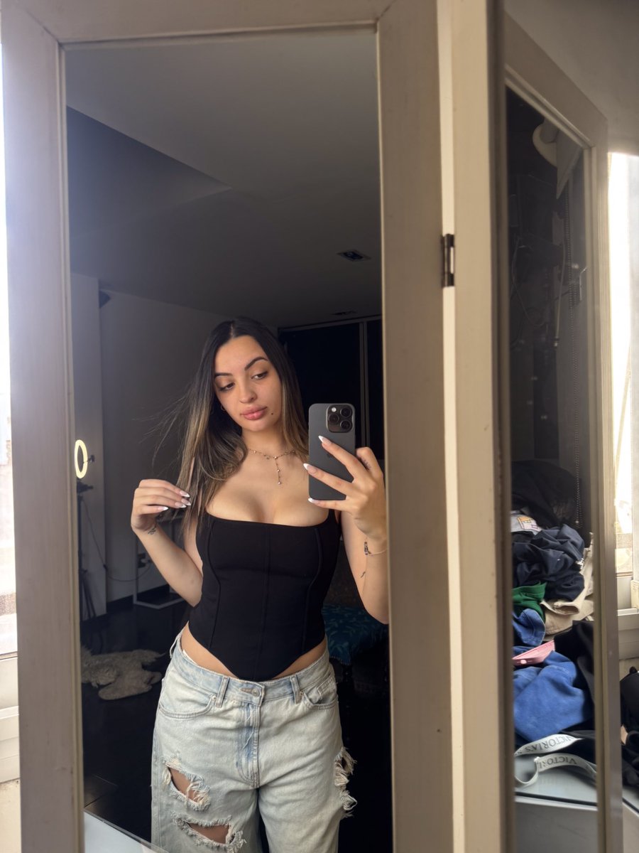 Honey_Miahpc's tweet photo. Confidence looks good on me, right? 👀😍 https://t.co/XUj9Hj4xXc