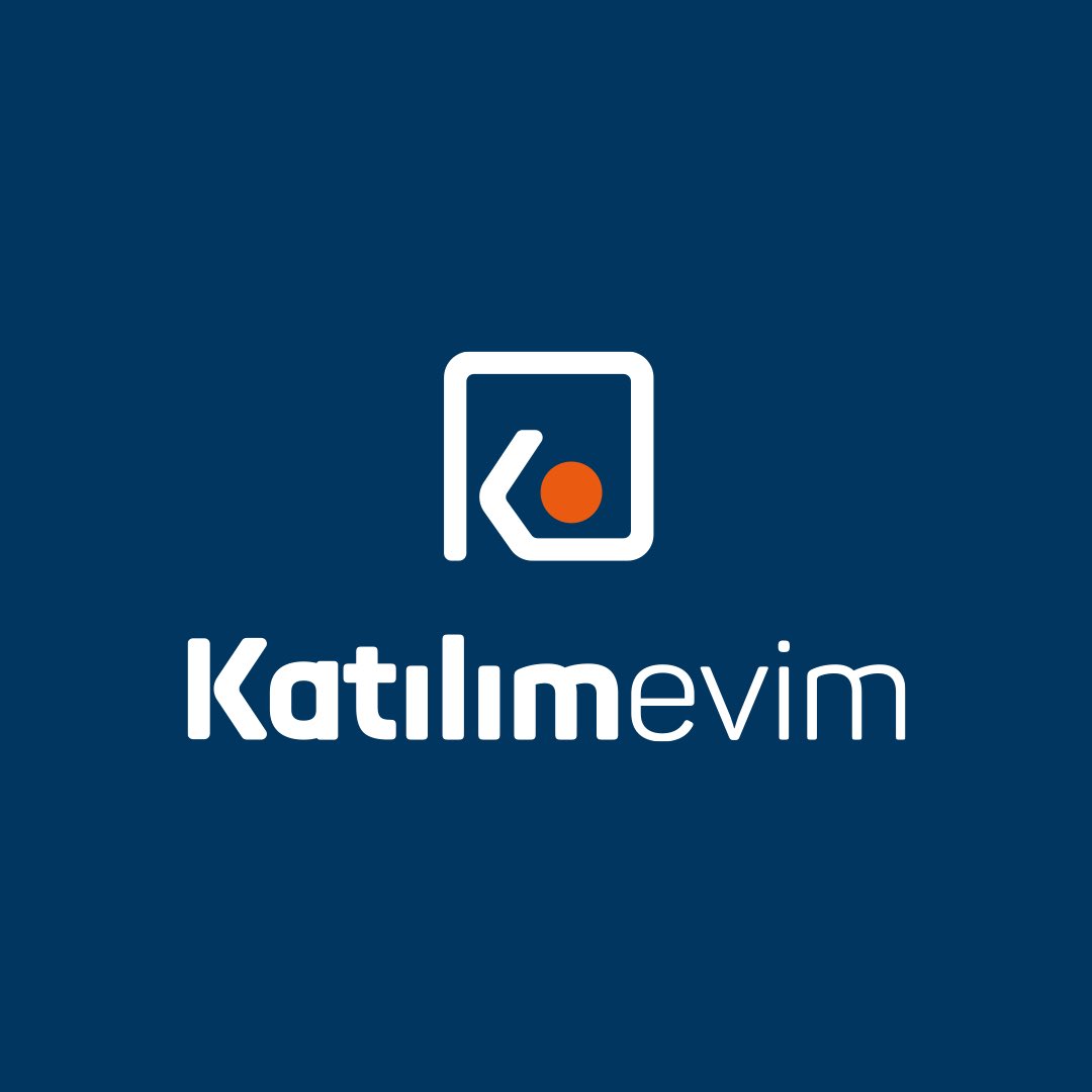 EstrofonApp's tweet photo. 🚨 Tera Grubu’ndan finans sektöründe dikkat çeken hamle.

Katılımevim’in yaptığı KAP açıklamasına göre;

Pusula Finans Holding ve grup şirketlerindeki payların Tera Grubu şirketleri tarafından devralınmasına yönelik görüşmelere başlandı.

Bunun içinde:

• Katılımevim
• Pusula Portföy
• Pusula Yatırım
• Pusula Finans Holding

gibi şirketler bulunuyor.

Ancak henüz işlem tamamlanmış değil.

SPK, BDDK ve ilgili kurumların izin süreçleri gerekiyor. 

İlginç olan şu:

Tera’yı birkaç gün önce konuşmuştuk.

Evini ve arabasını satarak yola çıkan Emre Tezmen’in kurduğu yapı, şimdi finans sektöründe başka bir grubu bünyesine katmak için masada.

2005 → Tera’nın temelleri
2020 → Tera Portföy
2023 → Tera Yatırım Bankası
2026 → Pusula Grubu için görüşmeler

Eğer işlem gerçekleşirse, Tera’nın finansal hizmetler alanındaki büyümesi açısından önemli bir adım olacak.

Tera’nın büyüme hikâyesi nereye gidiyor? 👀

#Tera #KTLEV