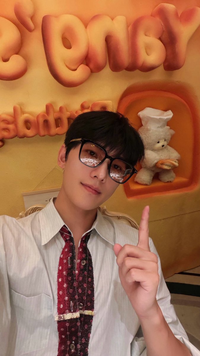 YangRebaTH's tweet photo. 09.09.2026: Yang Yang’s   weibo update

“รับคำอวยพรจากทุกคนไว้เรียบร้อยแล้วนะ ✌️ ขอบคุณทุกคำอวยพรเลย“

#หยางหยาง #YangYang 
#YangYang杨洋 #杨洋 https://t.co/Qlb48Mi99o
