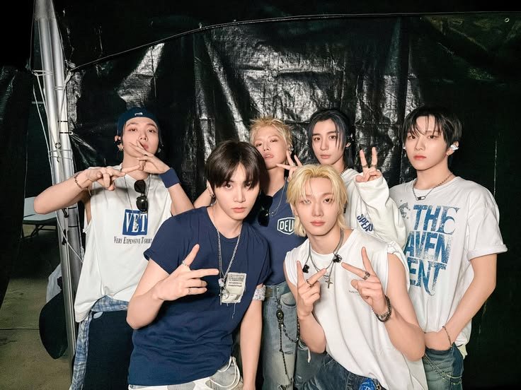 leehanitup's tweet photo. Lengkapin bonekiyup yoookk 🤣🤣🤣 masi ada 4 anak ganteng lain pls plsplsplsss https://t.co/ig9qxdr2Uo
