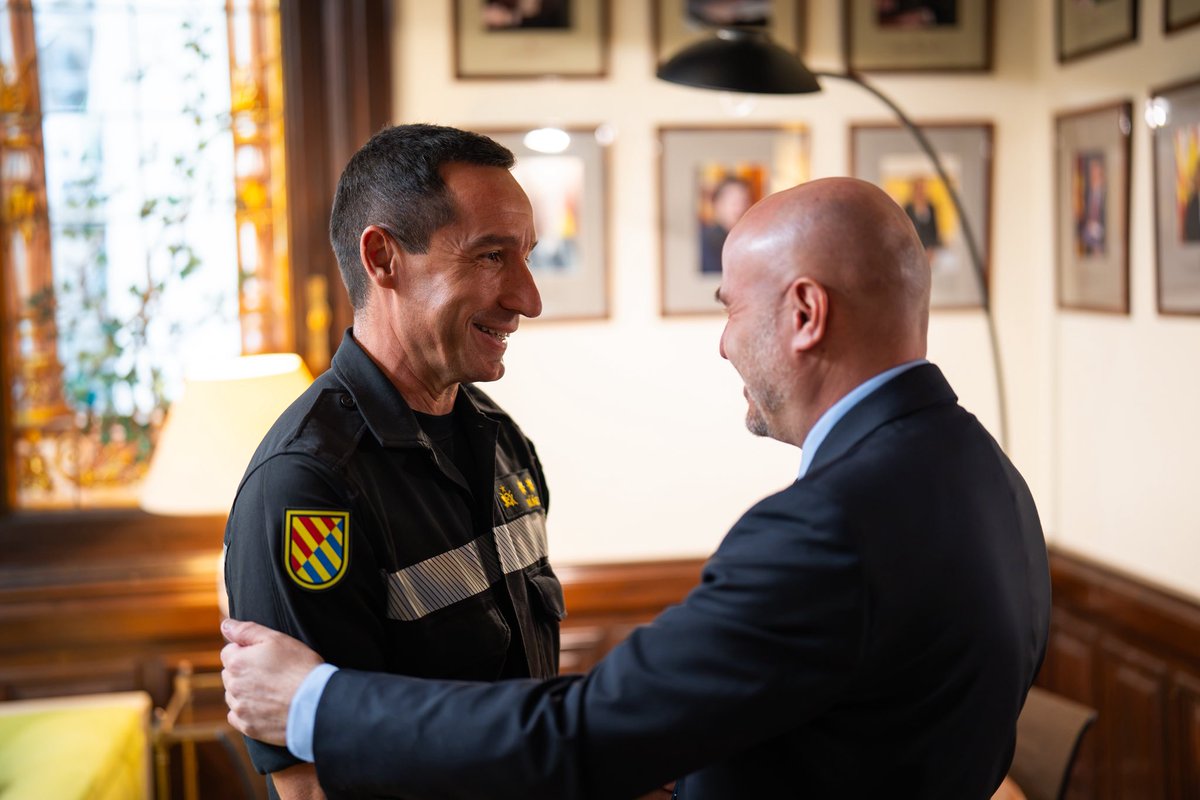 carlosprietogo's tweet photo. Hoy he tenido el placer de recibir al Teniente Coronel Alberto Trigo, quien toma el relevo de Joaquín Núñez Regodón al frente del IV Batallón de la @UMEgob.

Un cambio que reconoce también una trayectoria importantísima de Joaquín Núñez Regodón al servicio de la UME y de su misión ante las grandes emergencias, protegiendo a la población cuando más lo ha necesitado.

Alberto Trigo, todo nuestro reconocimiento y nuestros mejores deseos en esta nueva etapa.