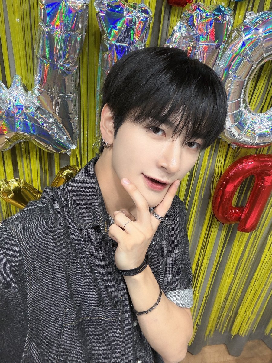 TRENDZ_OFFCL's tweet photo. [#윤우]생일! 이었던 것ㅎㅎ828🐺🖤

#FROM_TRENDZ #TO_FRIENDZ #TRENDZ #트렌드지 https://t.co/VpRZmqTneW