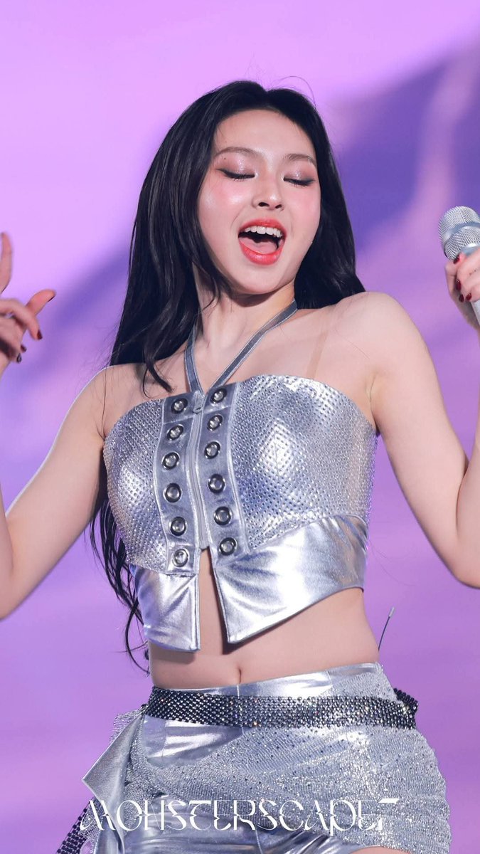 AorWachira's tweet photo. Canny so cute~😍💕
#CHIQUITA  #BABYMONSTER https://t.co/MJIscK1y6e
