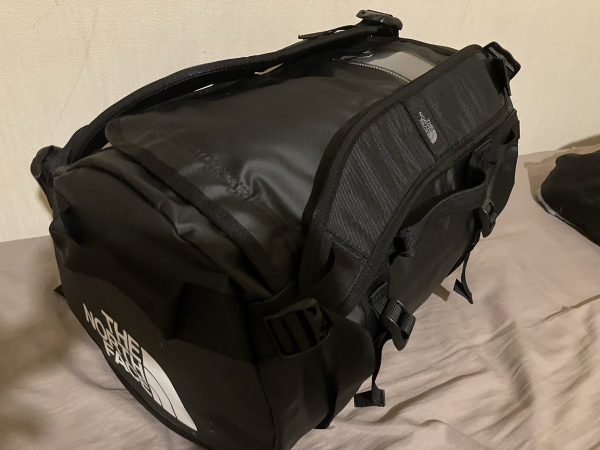 lisae22000's tweet photo. なんか前1泊くらいの遠征登山の荷物入れるバッグ欲しくてレビュー参考にBCダッフルXS 28L買った。届いてみたらこれ靴やトレランザック入れても3日間くらい大丈夫やん。

よく考えたらデイトナのツーリングバッグ26Lでテント寝袋バーナー着替え積んで1週間回るくらいなので当然だった https://t.co/Vz2yVIlhnh