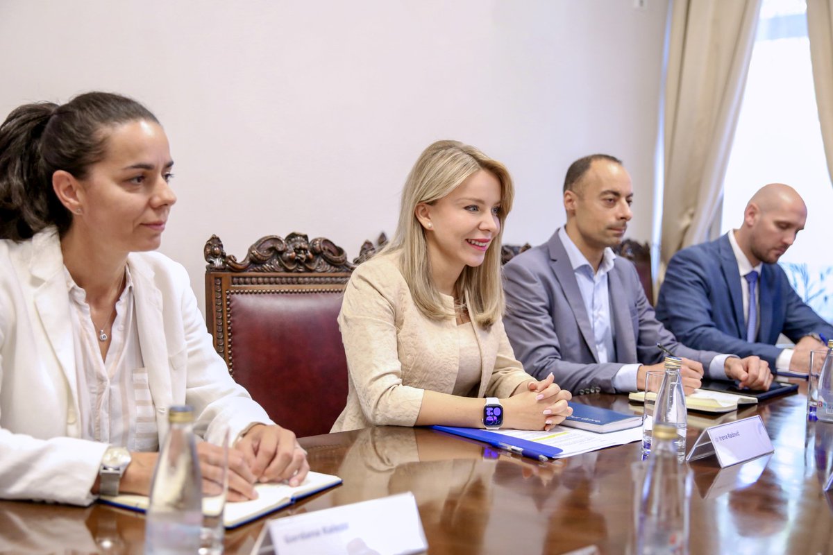 centralnabanka's tweet photo. 🤝Governor @IrenaRadovicMNE met with Eugene Rhuggenaath, Executive Director representing the Dutch-Belgian constituency at the @WorldBankGroup 

🌎The #CBCG–World Bank partnership has delivered tangible results in modernising financial infrastructure, strengthening CBCG’s capacity and advancing integration into the European financial system.

https://t.co/WyNIJevrhs