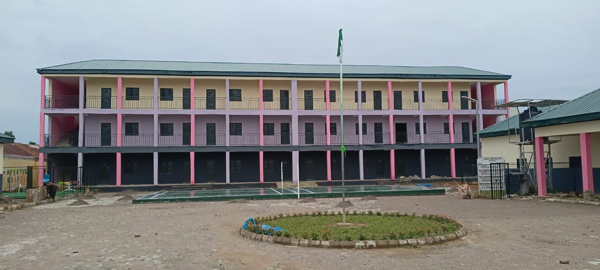 Byntotoo's tweet photo. New shape of L.G.E.A Sultan Bello Primary School U/Sarki. Thank you His. Excellency Sen. Uba Sani. https://t.co/5QI6MCouIf