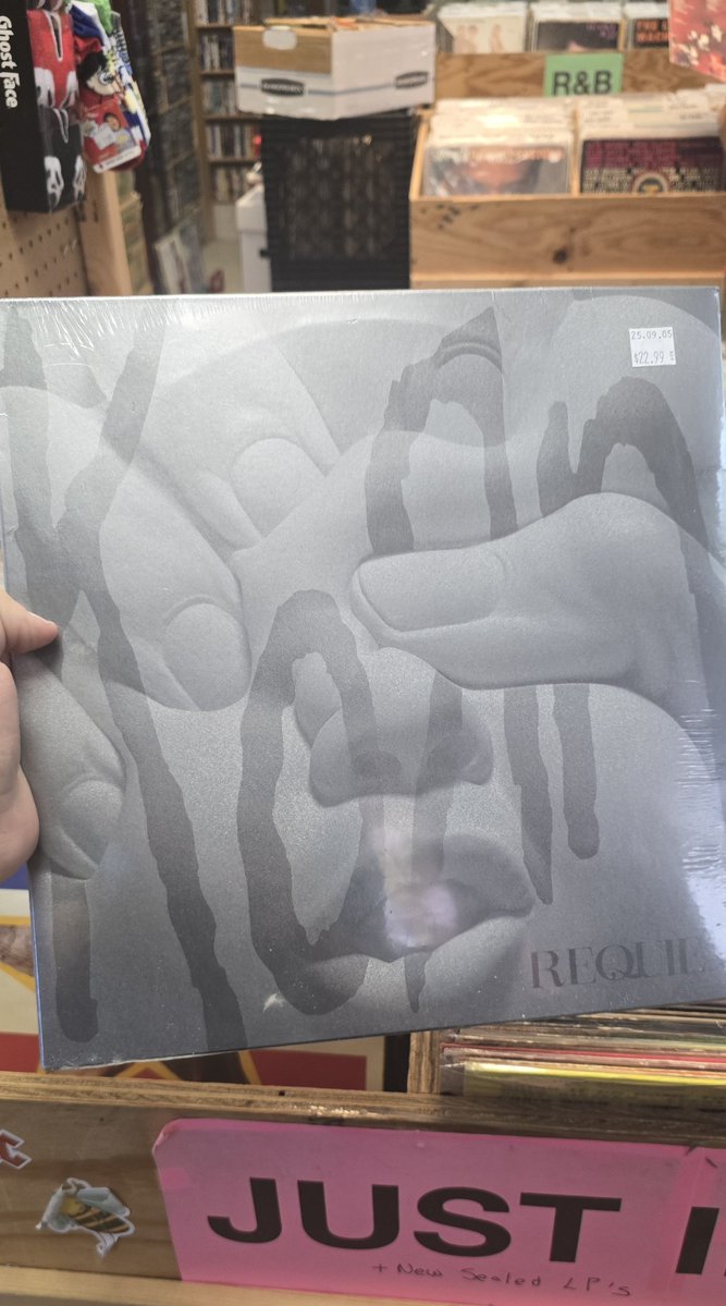 EndrRequiem's tweet photo. Oh yeah I forgot to mention when I first bought it but like this is the second time I run into this fkn album by accident

I think I might like Requiem so much atp that anything involving it comes my way lol 💖💖💖 https://t.co/gFBdCkxb3n
