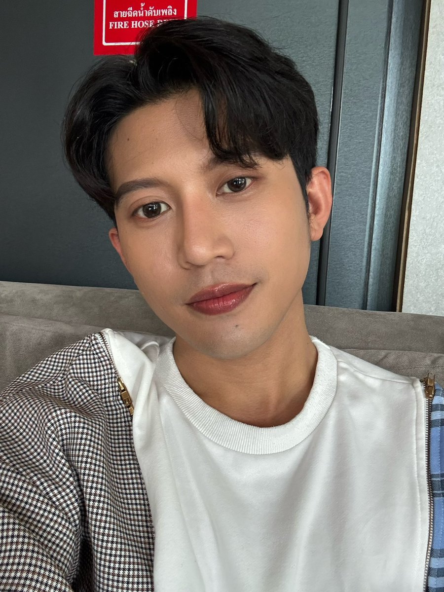 run_kantheephop's tweet photo. Just taking a little pause. ☕✨ https://t.co/HwL7slxMlC