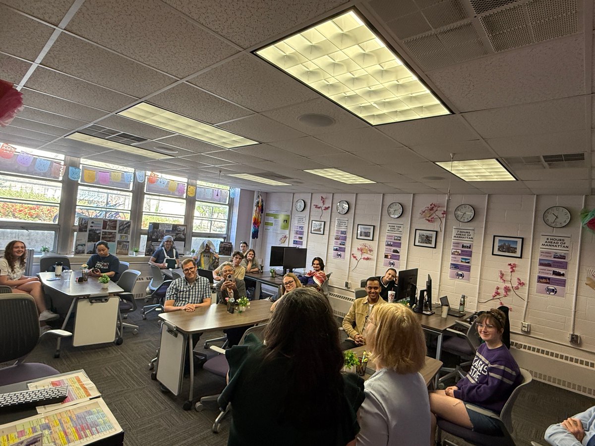 kstatespanish's tweet photo. The KLC is now open for work study and tutoring, starting at 9am Monday through Friday! Hours for Spanish tutoring and Open Advising are in the attached flyers and posted around Eisenhower Hall. Stop by this week to check out the space, meet the tutors, and grab some candy! https://t.co/iNB5D8OX1e