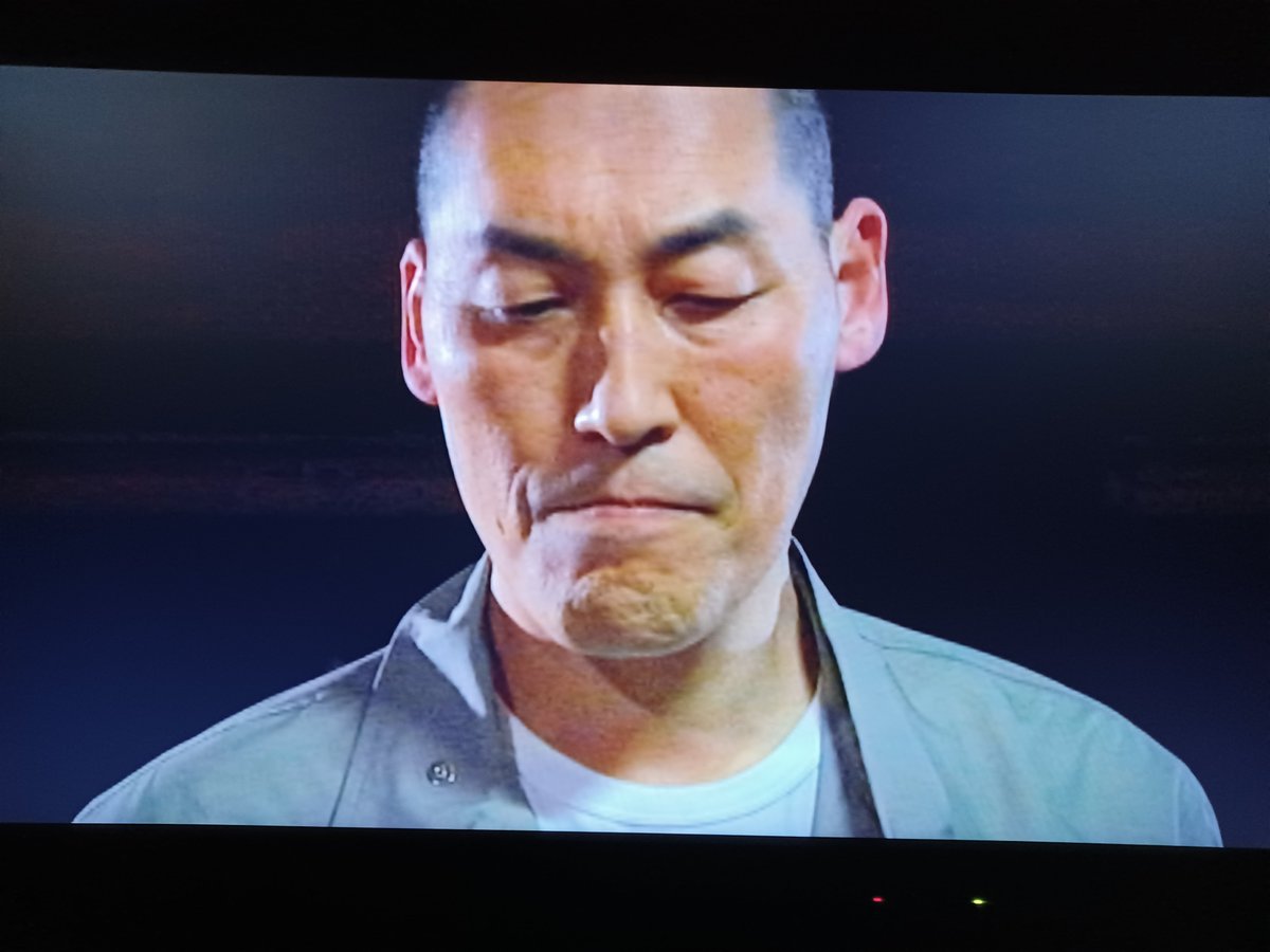 oremichi_kmsk27's tweet photo. 私が敬愛してやまない長江英和さんの68歳の生誕祭ということで、今宵も代表作である「漂流ネットカフェ」を見ながら、柿ピーをアテに一杯🍶

長江英和と言えば、「ケイゾク」の谷口刑事でもあるし、「ケイゾク」と言えば野々村係長の柿ピーでしょ。あぁ柿ピーおいしい。 https://t.co/xDqJQh64Bp