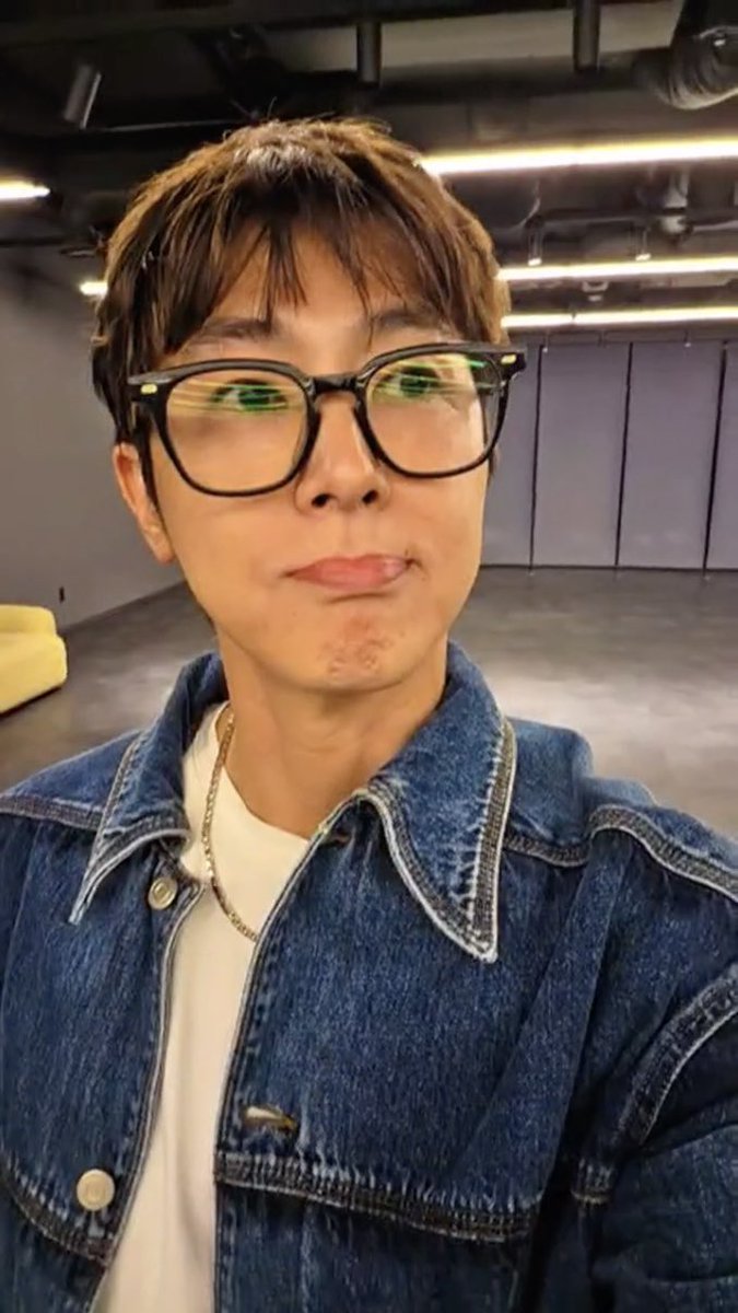 uknowjinsimgirl's tweet photo. 23년 24년 26년 청청유노 💙
쿠어(COOR) 자켓 야무지게 잘 입으심.. https://t.co/zihijTtnS8