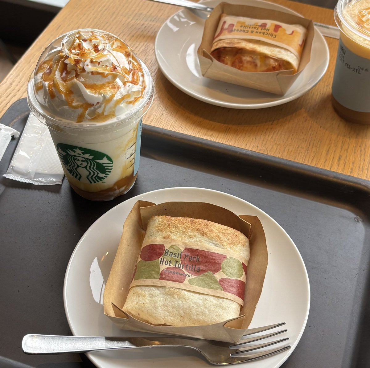 zyof_yu's tweet photo. 新作のお芋フラペチーノ🍠

お友達とモーニングで行ってきた‼️

モーニングとか喫茶店で過ごす時間好きだから、今度僕と喫茶店デートしよ😌 https://t.co/Psq3nfXdfA