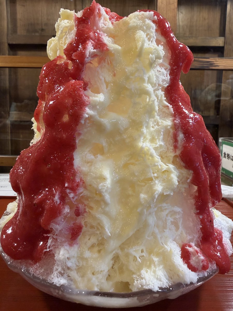 47614761f's tweet photo. アメニモマケズ、かき氷を頬張った🍧✌️
つぶつぶいちごミルクがいっちばんすき！
神奈川県民ならみんな行ったことあるんかな？そんなことないか https://t.co/oRuWz9WhFH