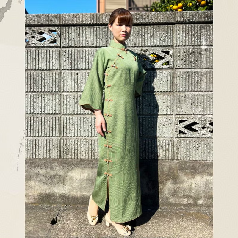 5385327CT's tweet photo. 日本で買えるチャイナドレスで個人的におススメなのは、たんす屋さんがやってるチャイナドレス
普通に売ってるチャイナドレスでは���きない形状してるのと、着丈がちゃんと長いのが凄く良い
今はだいぶ売れちゃってるけど、新しく再販したら絶対に買った方がいい https://t.co/64CgxMFyN7