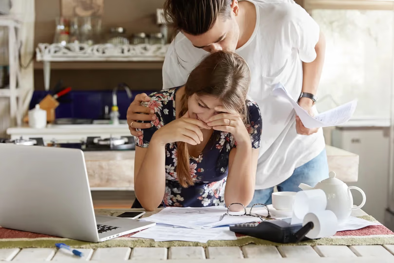economisiones's tweet photo. #EnFoco Proponen refinanciar deudas familiares a una tasa máxima del 35% https://t.co/DvwC9VHS9Z @herrerayflia https://t.co/orHPFSph7y