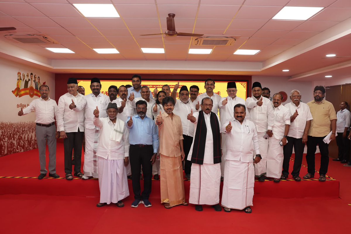 TVKPartyHQ's tweet photo. மாண்புமிகு தமிழ்நாடு முதலமைச்சர், வெற்றித் தலைவர் அவர்கள் தலைமையில் தமிழக வெற்றிக் கழகத் தோழமைக் கட்சிகளின் நிர்வாகிகள் ஆலோசனைக் கூட்டம் இன்று சென்னையில் நடைபெற்றது.

இந்த ஆலோசனைக் கூட்டத்தில், தமிழ்நாட்டில் வாகை சூடும் வரலாறு படைத்த தமிழக வெற்றிக் கழகம் தலைமையிலான புதிய கூட்டணிக்கு,

ம���ச்சார்பற்ற சமூகநீதி வெற்றிக் கூட்டணி

எனப் பெயர் சூட்டப்பட்டது. மேலும், தமிழ்நாட்டில் இக்கூட்டணியின் தலைவராக மாண்புமிகு தமிழ்நாடு முதலமைச்சர் வெற்றித் தலைவர் அவர்கள் ஒருமனதாகத் தேர்ந்தெடுக்கப்பட்டுள்ளார்.

#Secular_Social_Justice_Victory_Alliance
#TVKVijay

#மதச்சார்பற்ற_சமூகநீதி_வெற்றிக்_கூட்டணி
#தமிழக_வெற்றிக்_கழகம்