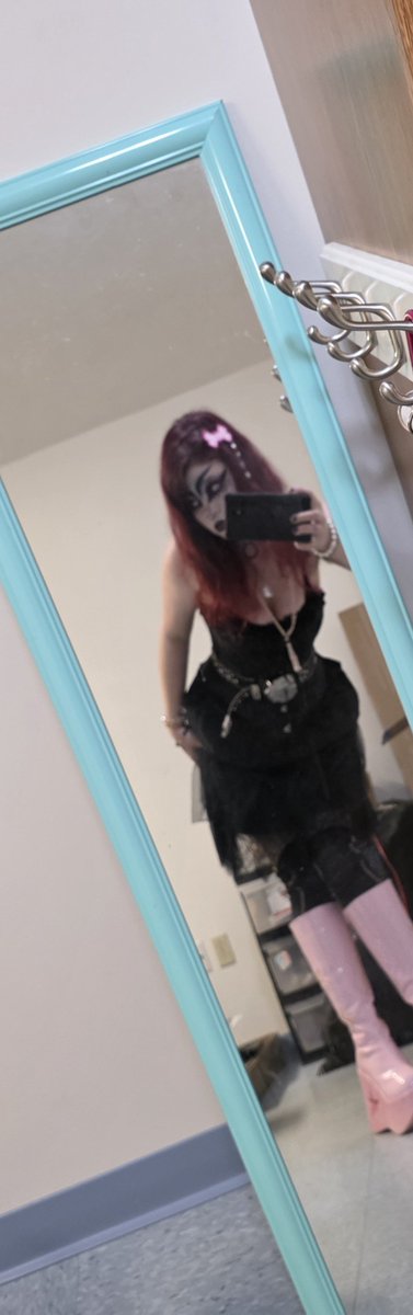 pixie_ruins's tweet photo. Blurry photo. Don't you want to be beneath my feet? My big boots, on top of you...

Pet.

Surrender your mind to me.

#findom #femdom #paypig #humanatm https://t.co/e6PNUfGuyg