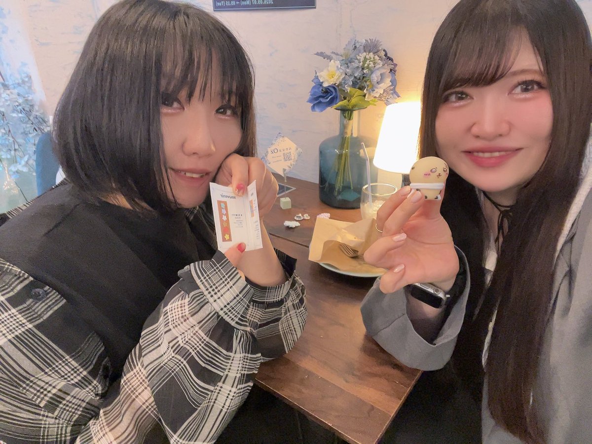 kie_vox's tweet photo. SHINONちゃんが可愛いカフェがあるよって連れてってくれた青がいっぱいのカフェ激かわでした🩵

落ち着く空間でSHINONちゃんとの癒しの時間はあっという間でした💙

楽し過ぎたからまたすぐ会おうねSHINONちゃんLOVE🫶 https://t.co/ItSMAThhEe