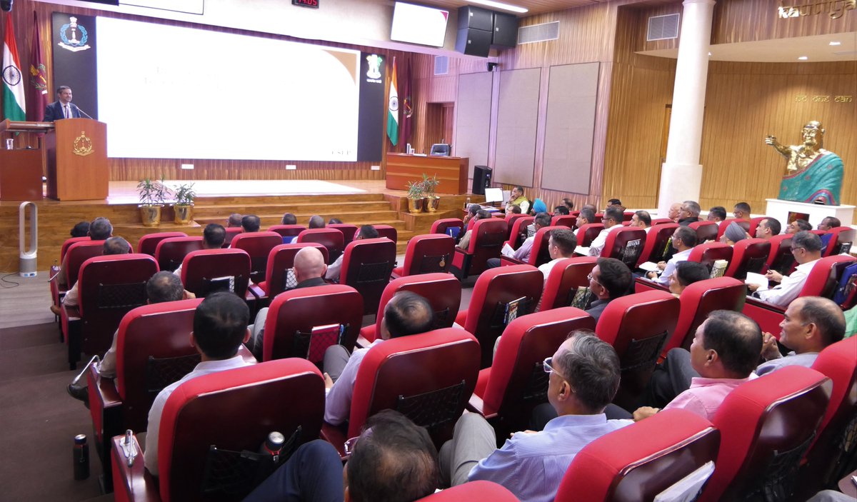 ndc_mod's tweet photo. Dr. Constantino Xavier, Sr. Fellow @CSEP_Org delivered a talk at NDC on the topic ‘Regional Organisations &amp; Global Institutions: Relevance in South Asia’. He highlighted the challenges &amp; reasons for Regional organisations, Institutions failure in South Asia &amp; Way ahead for India. https://t.co/j2A8HKdgkd