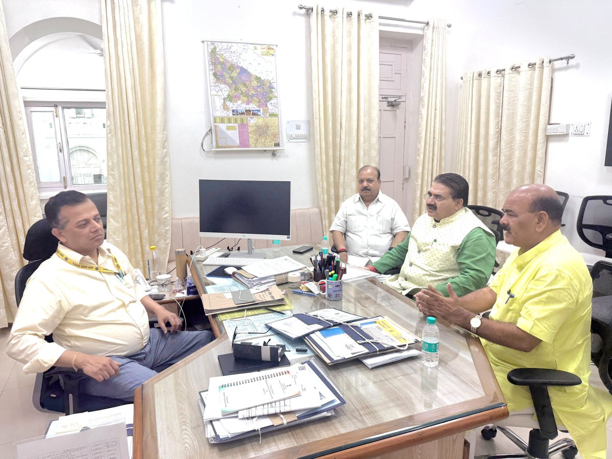 imumeshdwivedi's tweet photo. शिक्षक हितों को लेकर शासन स्तर पर सार्थक व सकारात्मक वार्ता!
आज अपर मुख्य सचिव (ACS) श्री पार्थ सारथी सेन शर्मा जी के साथ एक अत्यंत महत्वपूर्ण भेंट व विस्तृत वार्ता संपन्न हुई।

बैठक के दौरान शिक्षकों से जुड़े प्रमुख मुद्दों पर बिंदुवार गंभीर चर्चा हुई: https://t.co/Vata8tC1e1