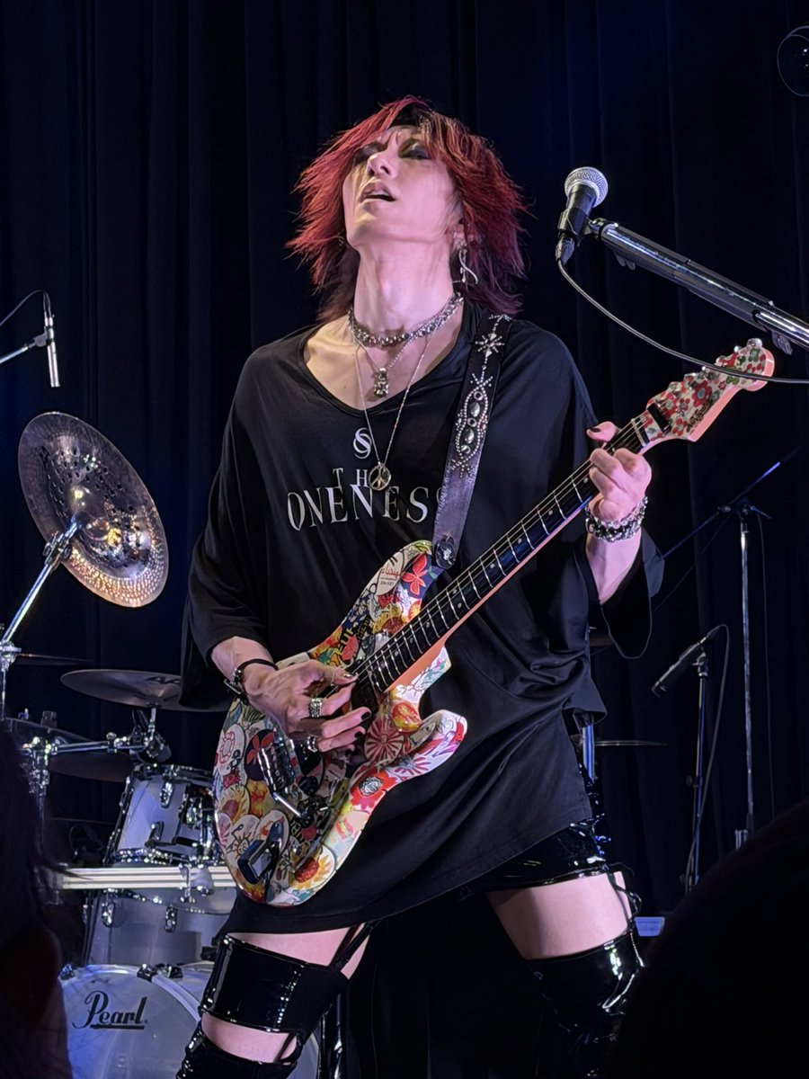 emichin0302's tweet photo. @HRT_SGZ @j2lGdy5vv7RVpvY めちゃ素敵でした🥰
ピックもゲット出来て、ネックレスに致しました🥰 https://t.co/Z8D0kxFRBf