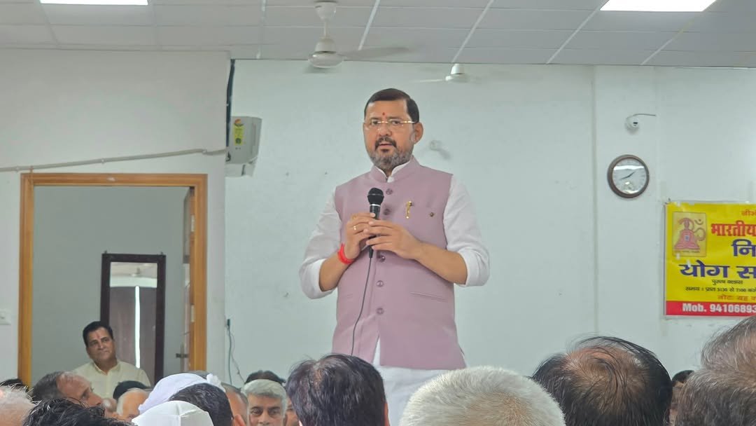 Ashokkatariya9's tweet photo. आज सहारनपुर में स्व० चौधरी देवेंद्र सिंह जी के तेहरवी संस्कार/शोक सभा में उपस्थित होकर शोक संवेदनाएं व्यक्त कर प्रभु से अपने श्री चरणों में स्थान प्रदान करने की प्रार्थना की। https://t.co/FqYKRUwPRx