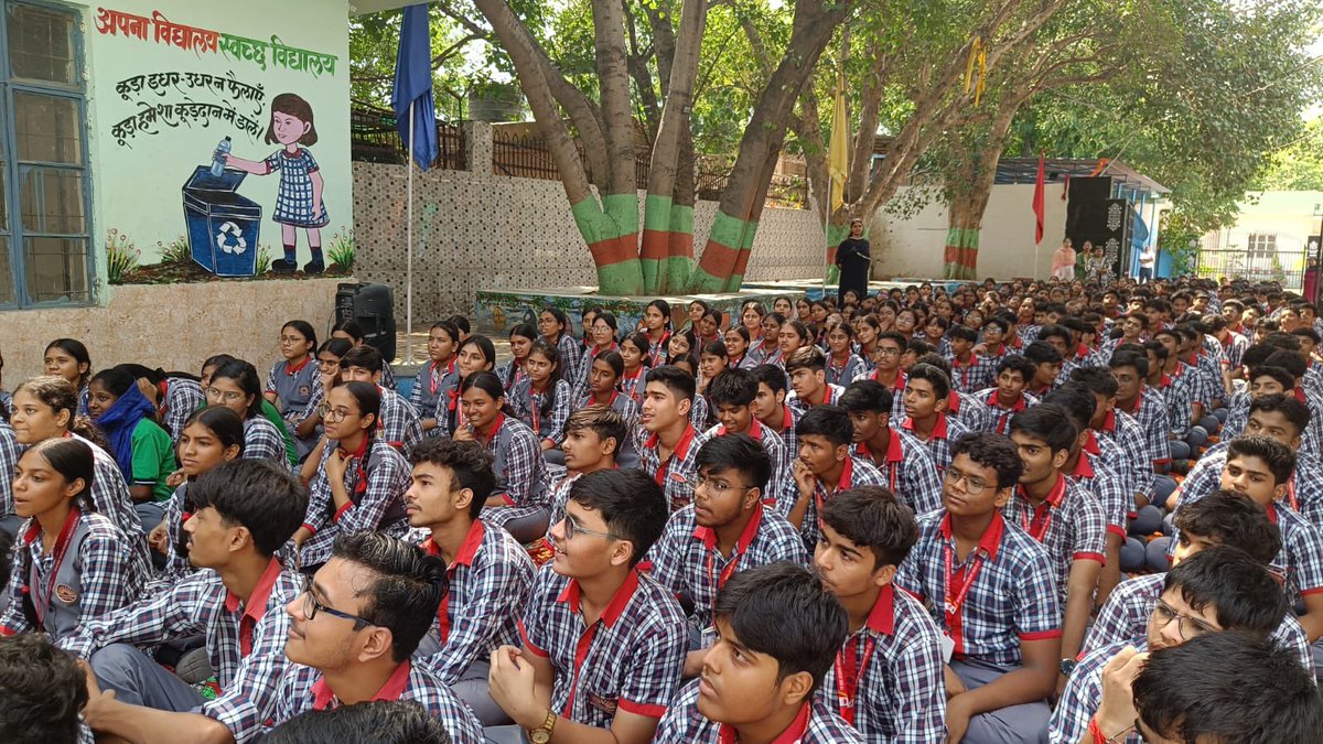 kvs_ro's tweet photo. Shri Varun Mitra, Deputy Commissioner, KVS Delhi Region, visited PM SHRI KV NFC Vigyan Vihar and interacted with students and teachers. His valuable guidance and suggestions encouraged active learning, improved outcomes and holistic development. https://t.co/K9a22FFTH6