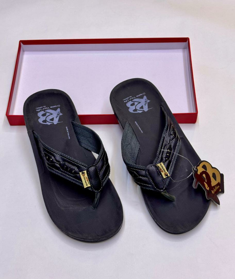 Utamkid1's tweet photo. ✨Finest Highly :ADDIDAS 25000

✨Quality  RB  SLIPPERS: 30000

✨Sizes 40,41,42,43,44,45,46.
✨Wlcm❤️🫶🏻

Tunapatikana Dar Es Salaam 
Tunafanya delivery 
Tunatuma mikoa yote.
#NGUO #ONLINESHOPPING #TANZANIA #ONLINESTORE #Deriverycountrywordwide https://t.co/awkjUKQIK1