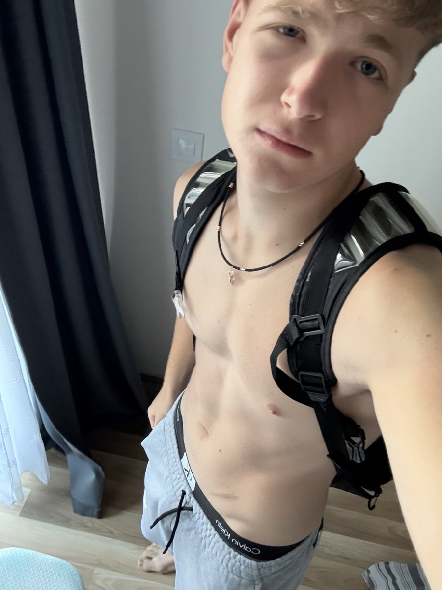 jo0ny08's tweet photo. ready for school🤭😏 https://t.co/L2Ns0xpW4k