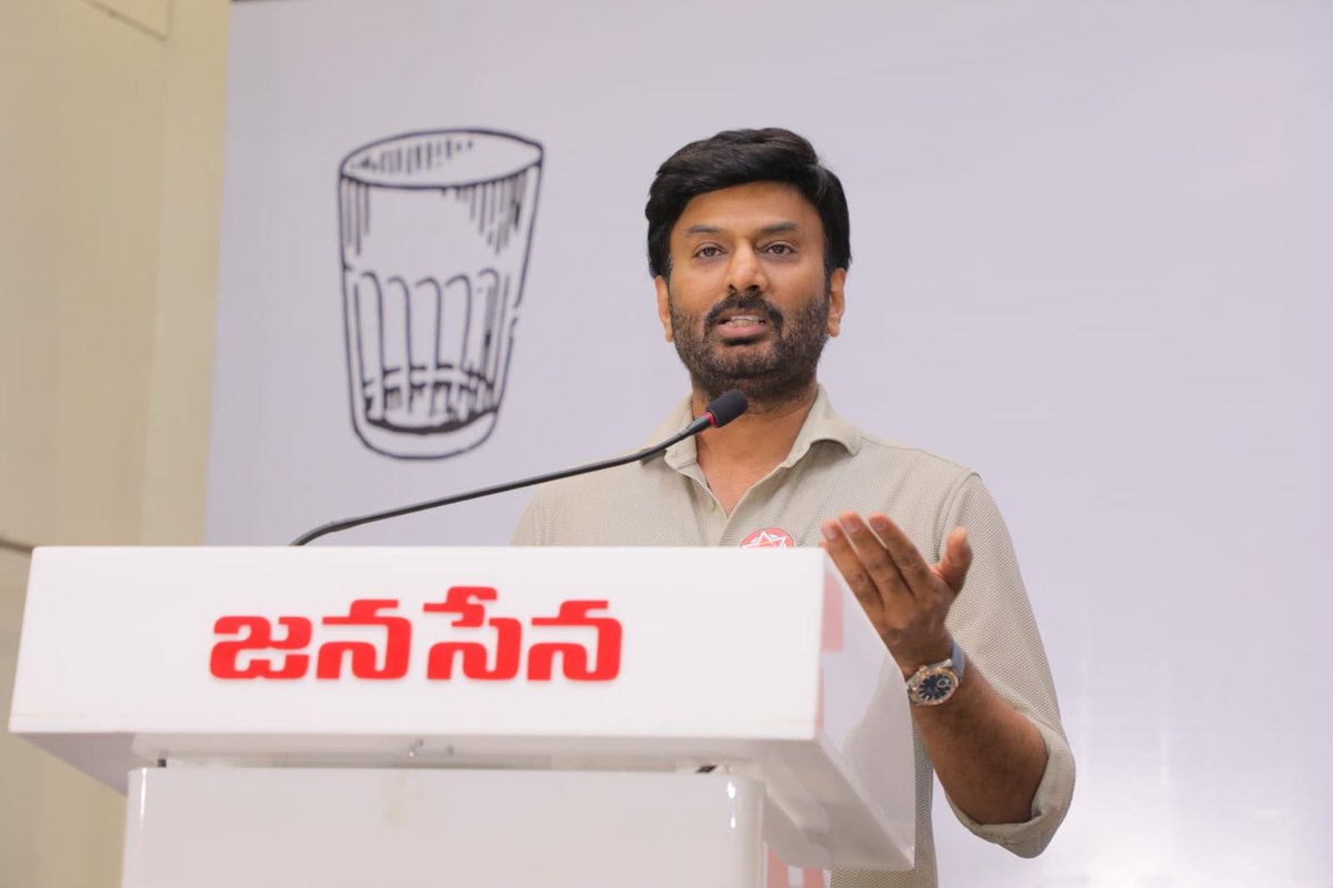 JanaSenaParty's tweet photo. స్థానిక ఎన్నికల్లోనూ 100 శాతం స్ట్రైక్‌రేట్‌ సాధించాలి https://t.co/JkfaigzFjY