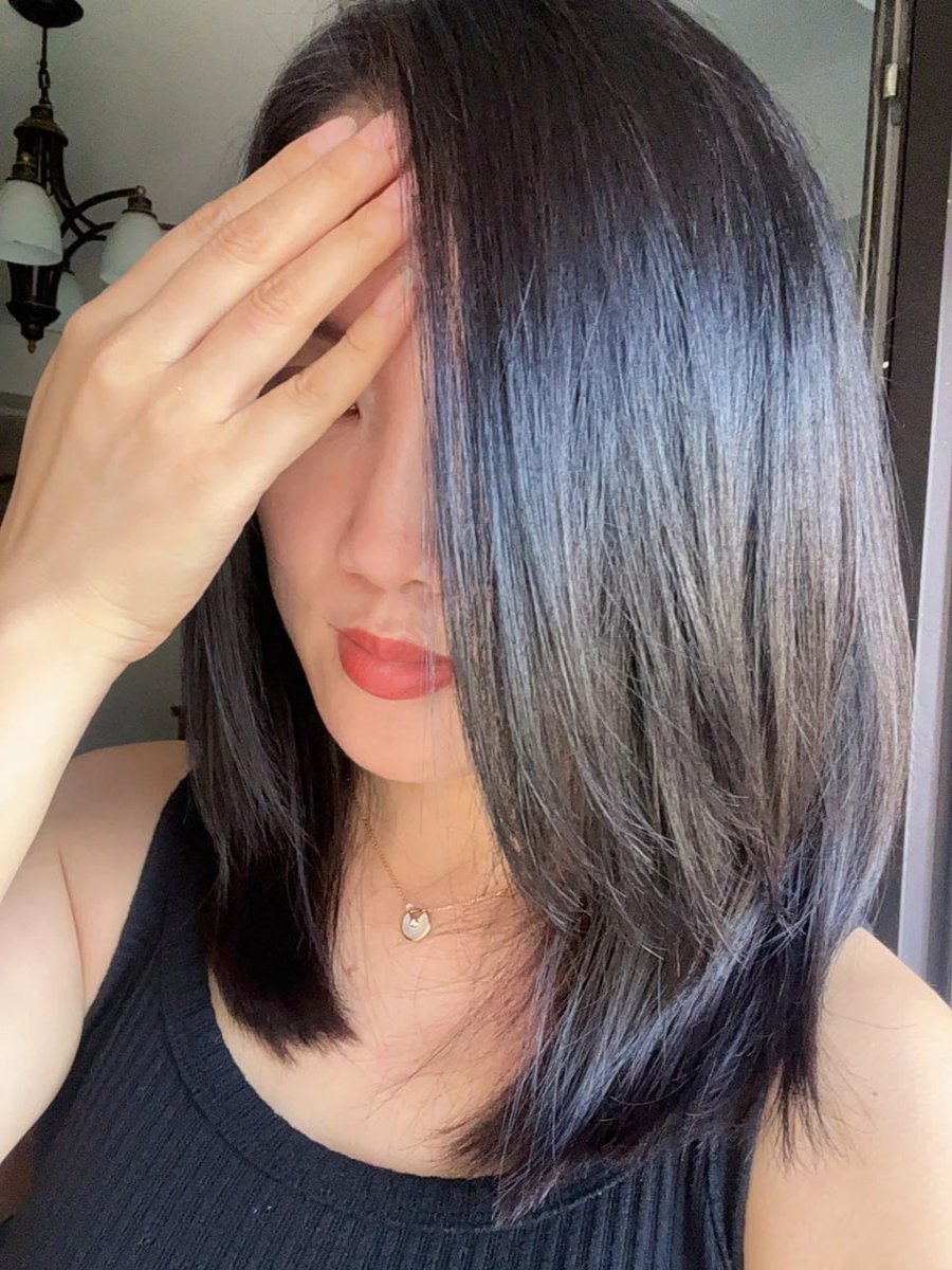 kuapennn's tweet photo. 我一直觉得发量不多，去年夏天快掉成秃子了今天理发师说头发蛮多的了。一般到我们这个年龄受雌激素的影响真的怕掉头发，每天都坚持擦滋养头发的精油，把蛋白质吃够，我发现多吃蛋白质对头发的光泽度及发根稳固还是很明显，坚决不要熬夜很容易掉发。看来好的习惯真的是要长期坚持下去才行 https://t.co/WCLVTB0ZNL