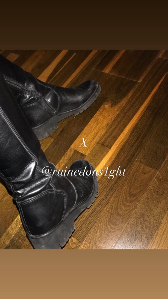 ruinedons1ght's tweet photo. Solange du nur hinter deinem verwixten Bildschirm hockst und meine Posts begaffst, wirst du niemals den göttlichen Geruch meiner Schuhe in deiner Sklaven Nase wahrnehmen  können. ����

Also worauf wartest du, Sklave?! DM schreiben, abdrücken, antreten und auf die Knie mit dir. 🤏💋 https://t.co/B55gk2Ku9A