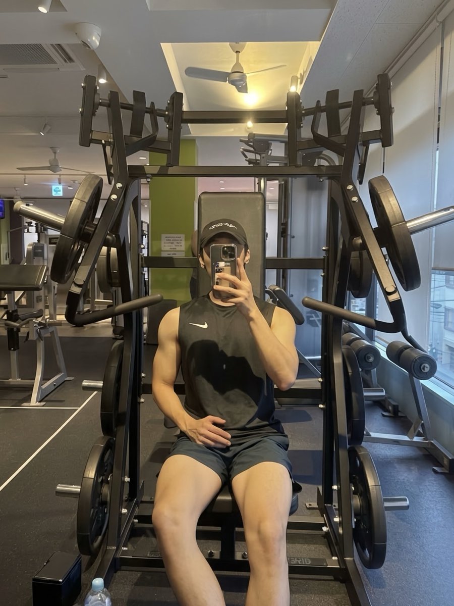 yk000002's tweet photo. 連日の雨で闇落ち（ダークサイド）。
ジムで集中 https://t.co/aumiMRMmYN