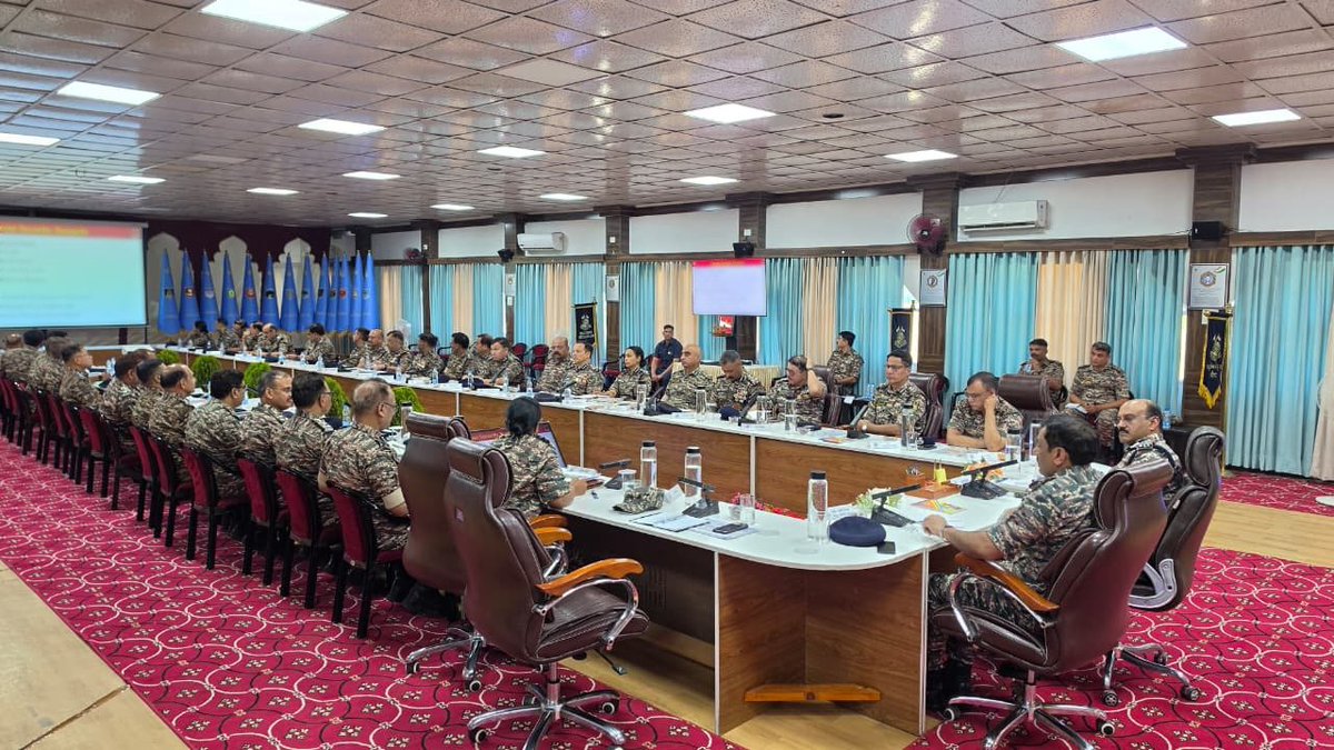 crpfindia's tweet photo. On Day 3 of his Kashmir Valley tour, DG @crpfindia Shri @gpsinghips chaired a high-level security review meeting at GC Srinagar with Valley-based commanders. The DG assessed the prevailing security situation and directed officers to ensure that peace and normalcy remain intact. 

#NationFirst
#Vandematram150 
#MissionNaxalMuktBharat2026
@gpsinghips
@crpf_j
@crpf_srinagar
@KOSCRPF