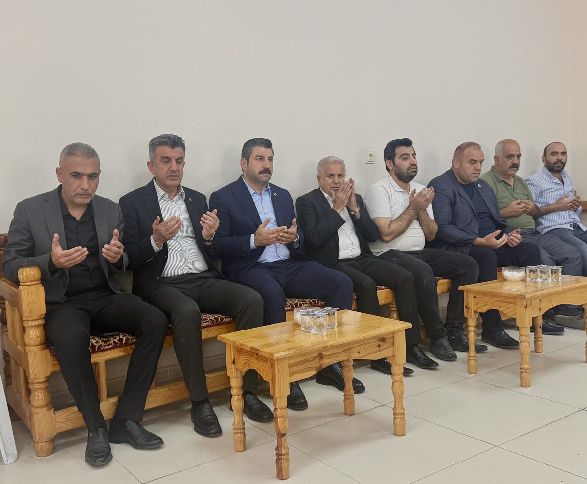 ibrahimeyyupogl's tweet photo. İl Başkanımız Mehmet İlhami Günbegi ile birlikte;

Seyrantepe Mahalle Muhtarımız Osman Seyidoğlu’nun vefat eden yengesi dolayısıyla Seyidoğlu ailesine taziye ziyaretinde bulunduk.

Merhumeye Allah’tan rahmet, Seyidoğlu ailesine sabır ve başsağlığı diliyorum.

@milhamigunbegi https://t.co/HOgvxqYA2m