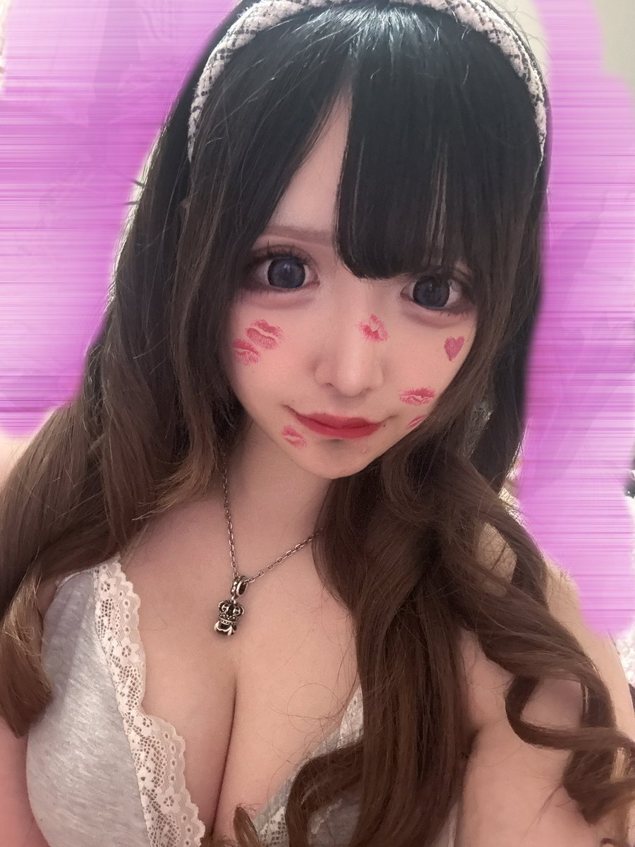 mone_moegaku's tweet photo. 18の時本当はキラキラしたキャバガルバとかやりたかったのに当日まだ私は子供なわけで怖くて悪い大人に泡姫にされてしまったわけなんだけど別に後悔してない😂
まあそもそも私の顔でキャバクラやガルバは無理であろうな(>_<)💦笑 https://t.co/1KlyZCA9Bt
