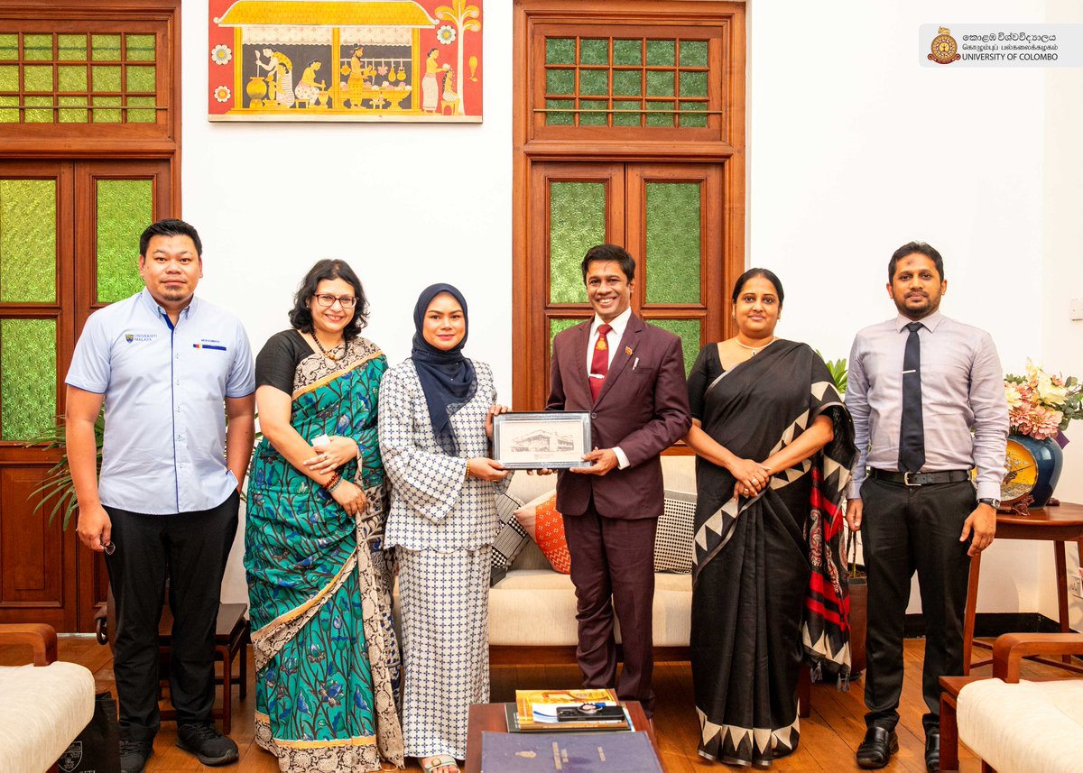 ColomboUni's tweet photo. University of Malaya Delegation Visits University of Colombo for Staff Exchange and Institutional Collaboration π²πΎπ€π±π° @unimalaya
https://t.co/9DOh7nfrCP
#UniversityOfMalaya #Malaysia #SriLanka #StaffExchange #InstitutionalCollaboration #InternationalCollaboration #AUA #AUASEP https://t.co/7dfna0GOHX